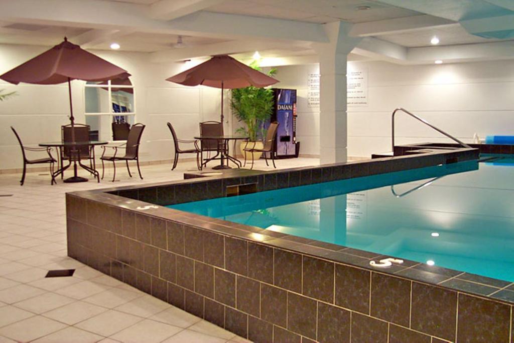 Ambassador Hotel Sudbury Extérieur photo