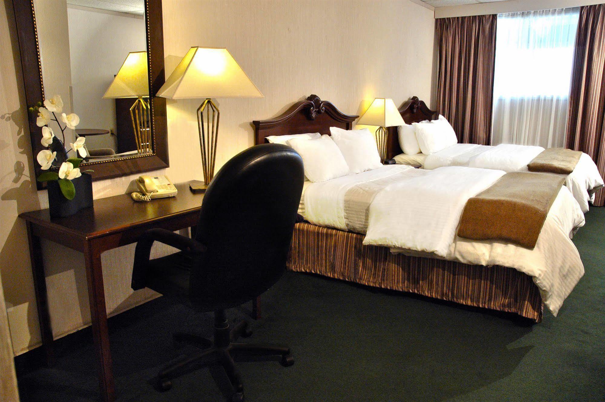 Ambassador Hotel Sudbury Extérieur photo
