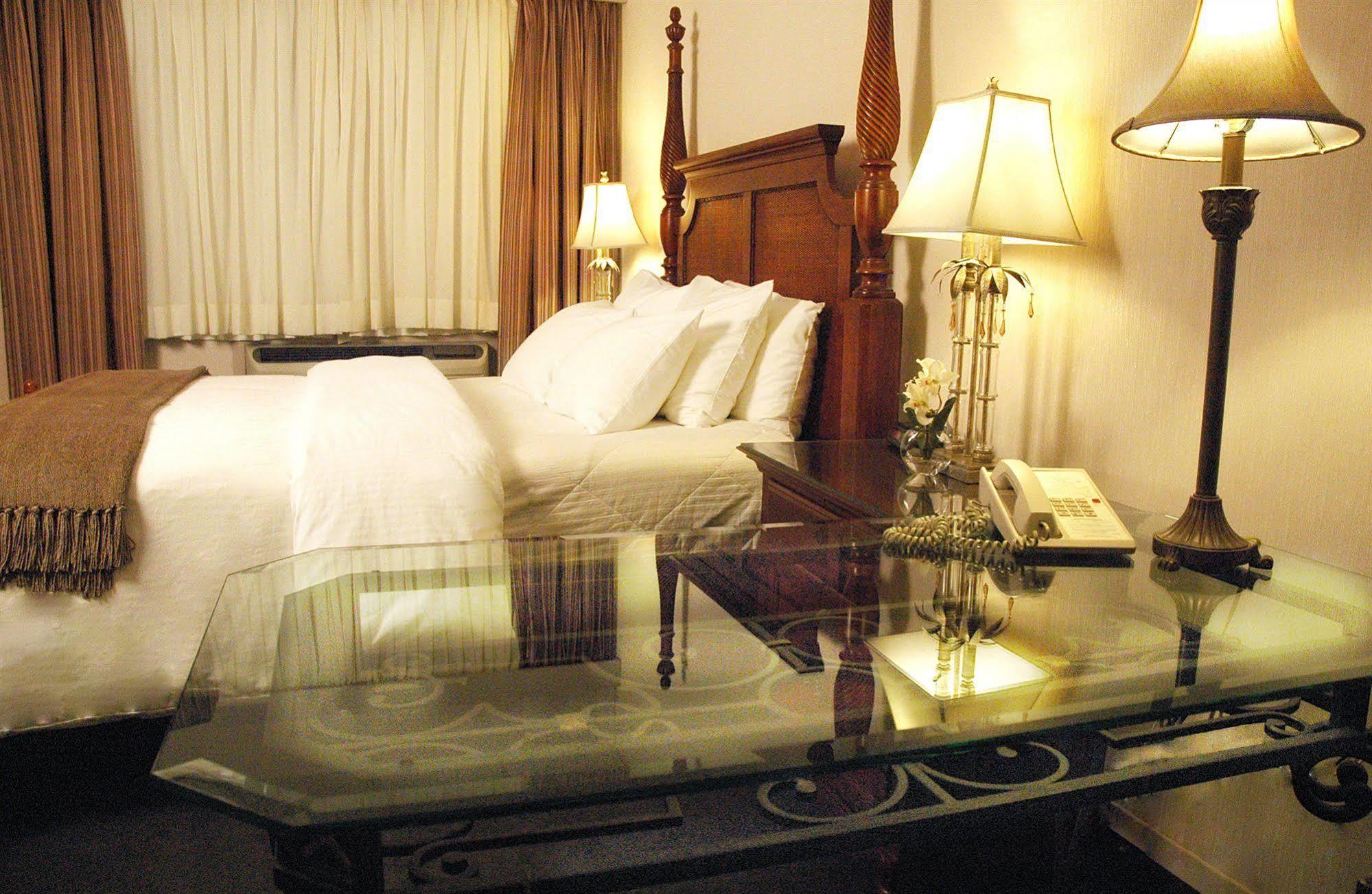 Ambassador Hotel Sudbury Extérieur photo
